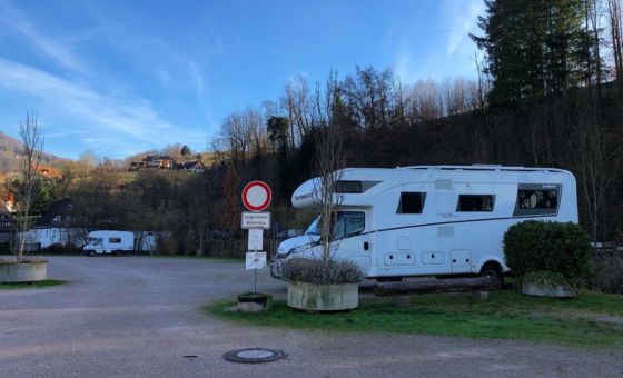 Mehr Wohnmobilstellplätze wie zum Beispiel der in Sasbachwalden werden in Deutschland gebraucht.